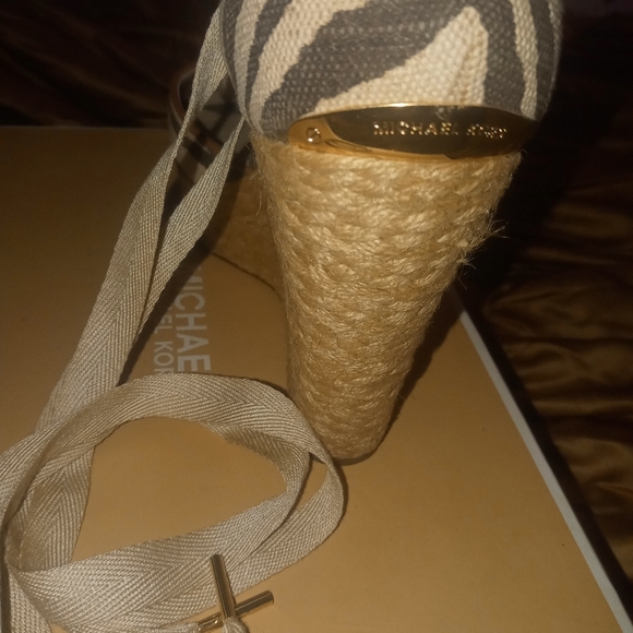 Micheal Kors Canvas Wedge - Picture 2 of 4